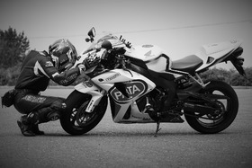 Obrázek petice:125ccm Motorrad mit PKW-Führerschein fahren (Code 111)