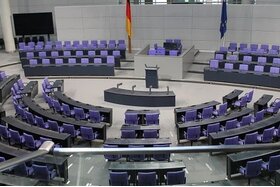 Slika peticije:5 Jahre Legislaturperiode für Bundestag und alle Landtage, Wahltag immer zur Europawahl.