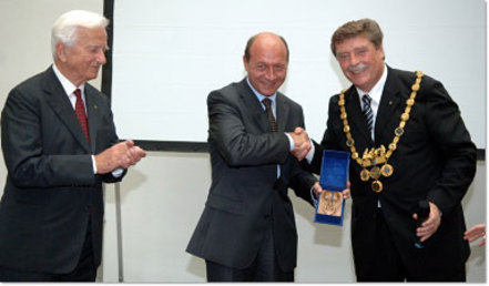 Φωτογραφία της αναφοράς:Aberkennung des Preises der Konrad-Adenauer-Stiftung an Traian Basescu