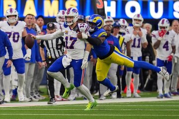 Image of the petition 앨런, 3번의 Td 패스와 3번의 Td 런으로 Nfl 마크를 세웠지만 스태포드의 램스가 44-42로 법안을 보류합니다