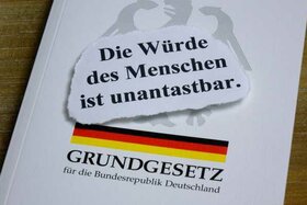 Bild der Petition: Änderung des Grundgesetzes (Definition des Gewissens, Bindung der Abgeordneten an den Wählerauftrag)