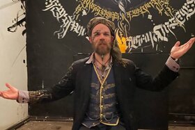 Lūgumraksta attēls: Artist Travis D. Hendrix needs to stay in Berlin