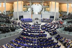 Bild der Petition: Auf Bundesebene: Volksbefragung ja, Volksabstimmung nein.