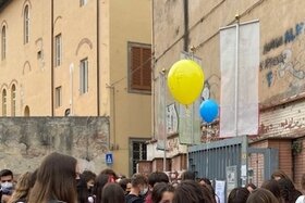 Foto da petição:Aule “Ex-Perodi” Subito Per I Ragazzi E Le Ragazze Del Liceo Carducci