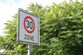 Bild der Petition: Ausweitung der 30 Zone (Mo-Fr, 7-17 Uhr) vor Schulen und Kitas (Sandberg, Fehrsstrasse,Kaiserstraße)