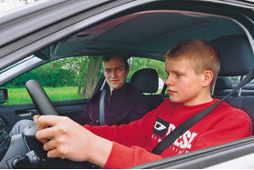 Bild der Petition: Autofahren ab 16 Jahren