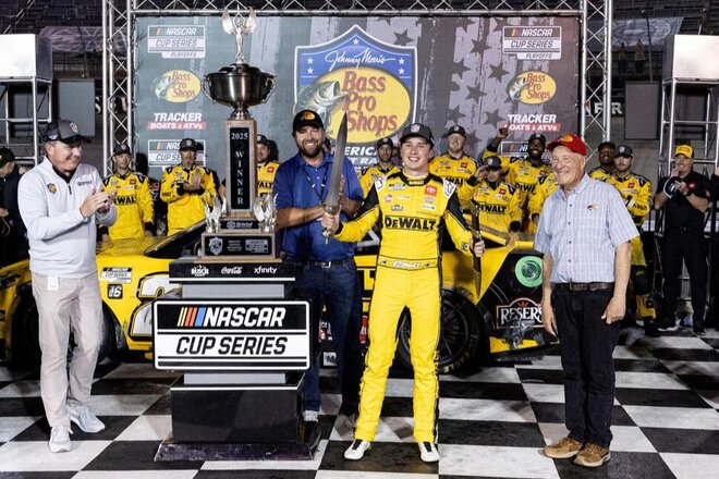 Εικόνα της αίτησης Bell Wins 1st Round of NASCAR