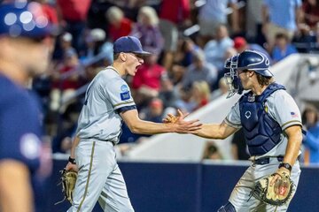 Immagine della petizione Big Hearts Fuel Murray