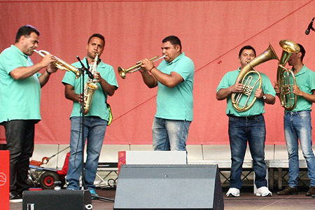 Φωτογραφία της αναφοράς:Bleiberecht für alle Musiker des Roma Balkan Express!