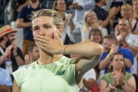 請願書の画像: Bouchard Bids Adieu to Tennis
