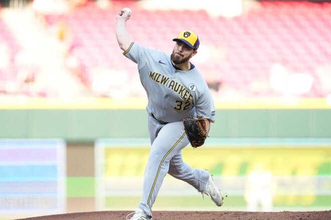 Εικόνα της αίτησης Brewers Trade RHP Aaron Civale
