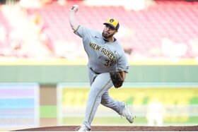 Bild der Petition: Brewers Trade RHP Aaron Civale