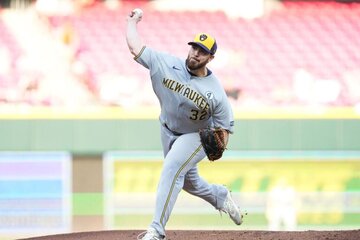 Imagen de la petición Brewers Trade RHP Aaron Civale