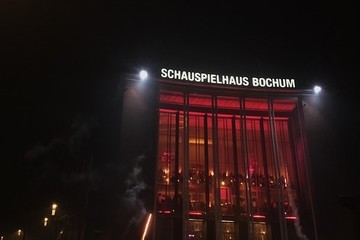 Bild der Petition Bring back our banks - Bänke vor dem Schauspielhaus