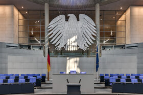 Bild der Petition: Bundestag auf 240 Abgeordnete verkleinern