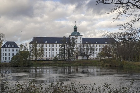 Petīcijas attēls:Das historische Schloss Gottorf in Schleswig ohne modernen Glas- und Metallanbau