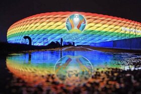 Малюнок петиції:Deutschland steht für Toleranz - Allianz Arena in Regenbogenfarben bei Deutschland gegen Ungarn