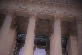 Bild der Petition: Diätenreduzierung im Bundestag auf das Durchschnittseinkommen der Bevölkerung