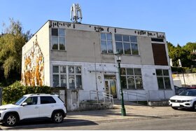 Bild der Petition: Die Fassade des ehemaligen Postgebäudes in Neustift am Walde braucht dringend eine Aufwertung