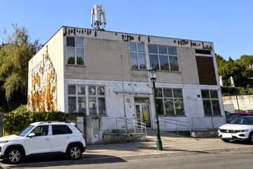 Bild der Petition Die Fassade des ehemaligen Postgebäudes in Neustift am Walde braucht dringend eine Aufwertung