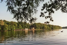 Petīcijas attēls:Die Seen Schlachtensee und Krumme Lanke leiden unter den vielen Besuchern
