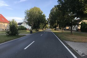 Foto da petição:Dringender Bedarf: Verkehrssicherungsmaßnahmen an Bushaltestellen, Spielplatz und KITA – Weg