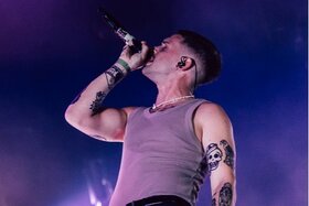 A petíció képe: Dzsúdló adja ki az MVM Dome-os koncert elején a lelátóról énekelt dalát!