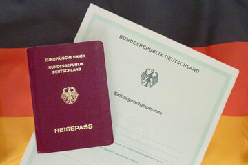 Bild der Petition Einbürgerungsanträge bearbeiten!