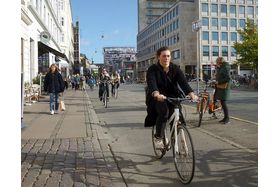 Foto della petizione:Einführung des "dänischen Anhaltezeichen" für Radfahrer*innen