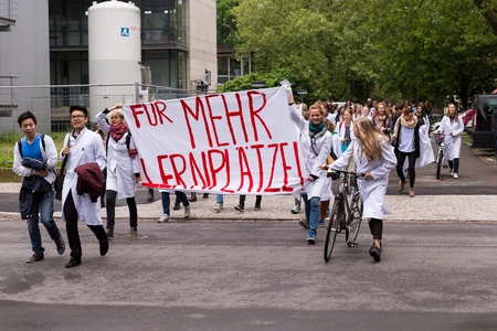 Poza petiției:Einrichtung einer fakultätseigenen Medizinbibliothek in Freiburg