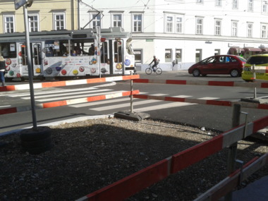 Bild der Petition: Elterninitiative für einen verkehrssicheren Fußgängerübergang  am Dietrichsteinplatz