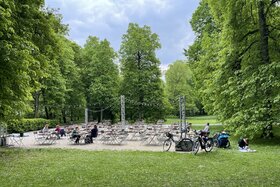 Φωτογραφία της αναφοράς:Für den Erhalt der zusätzlichen Freisitzflächen im Kneitinger „Unter den Linden“ (Stadtpark Rgb)!