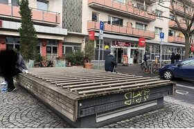 Petīcijas attēls:Gegen Defensive* Architektur in der Holzstraße.