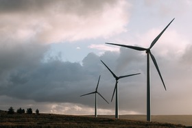 Малюнок петиції:Gegen ein Windkraftmonstrum in der Nähe Brücker Wohnungen, Unternehmer und Angestellter