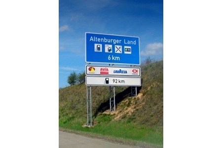 Φωτογραφία της αναφοράς:Genehmigung einer DocStop-Wegweisung auf Autobahn-Hinweistafeln