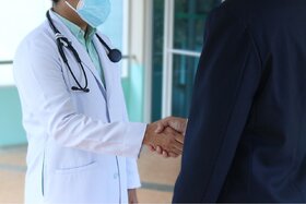 Bild der Petition: Gesetzeslücke schließen: Ärzte mit ausländischem Lizenzentzug stoppen