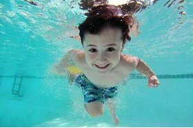 Petīcijas attēls:Herr Paeplow, lassen Sie unsere Kinder unter der Leitung von Jürgen Puls weiter schwimmen üben.