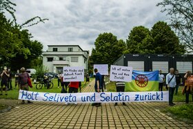 Малюнок петиції:Holt Seljveta und Selatin zurück nach Hause! Roma-Ehepaar nach 30 Jahren abgeschoben.