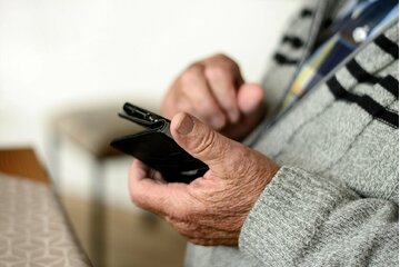 Bild der Petition Ich will mit Oma whatsappen! Internetzugang als Grundversorgung, auch in Pflegeeinrichtungen