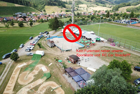 Φωτογραφία της αναφοράς:Kein Funkmast auf dem Sportgelände Santis-Claus neben der RC Car Strecke des EDC Kinzigtal