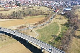 Imagem da petição: Keine 14-monatige Vollsperrung der Aichtalbrücke – Ja zu einem Parallelbau unter Verkehr!