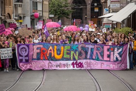 Bild der Petition: women fired because of attending a demonstration for equal pay!