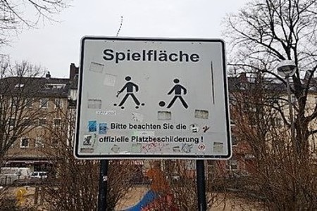 Photo de la pétition :Kinderspielfläche Auerbachplatz für Kinder und nicht für parkende Autos