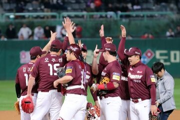 Image of the petition Kiwoom, Catches Hanwha, Starts to Escape Last Place