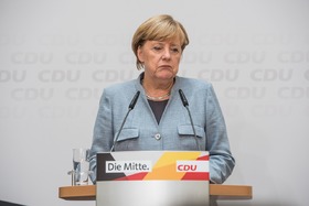 Foto della petizione:Klärung: Hat der Amtseid von Frau Merkel und ihrer Minister einen Wert? Oder ...