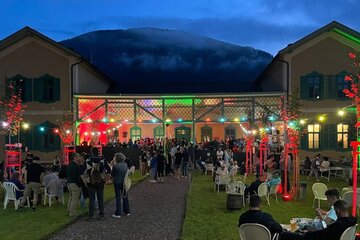 Afbeelding van de petitie Längere Öffnungszeiten - Orari di apertura più lunghi OST WEST EST OVEST CLUB Meran-o