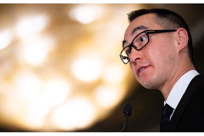 Bilde av begjæringen Lawrence Ho 3 Melco Boss Shares $9M Restricted Stock