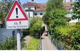Bild der Petition: „Legales, respektvolles Nebeneinander von FussgängerInnen und VelofahrerInnen auf dem Seemattzopfweg