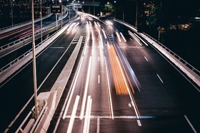 Bild der Petition: Linksfahrverbot für Fahrzeuge mit 80km/h Geschwindigkeitsbegrenzung