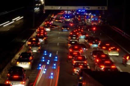 Photo de la pétition :Mehr Bestrafung/Kontrollen bei nicht einhalten der Rettungsgasse auf Autobahnen